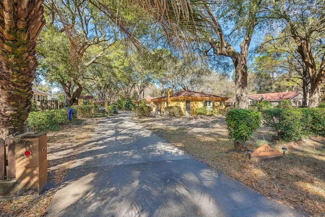 view of front of property with aphalt driveway