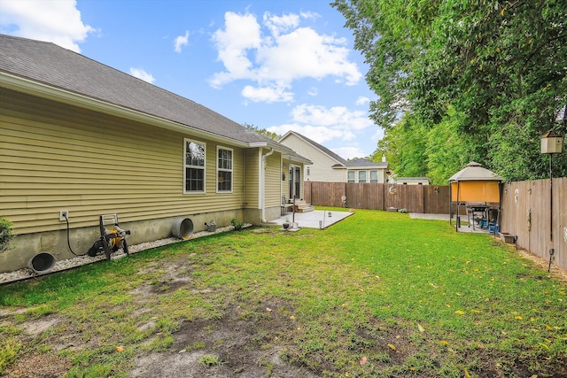 view of yard featuring a fenced backyard and a patio area