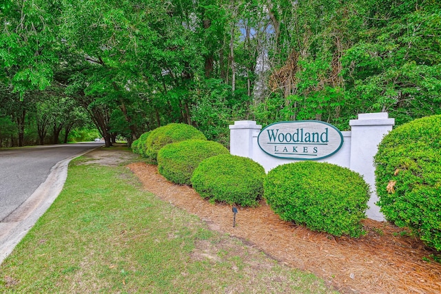 view of community / neighborhood sign