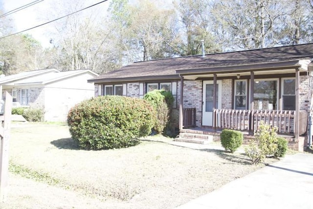 ranch-style home featuring covered porch