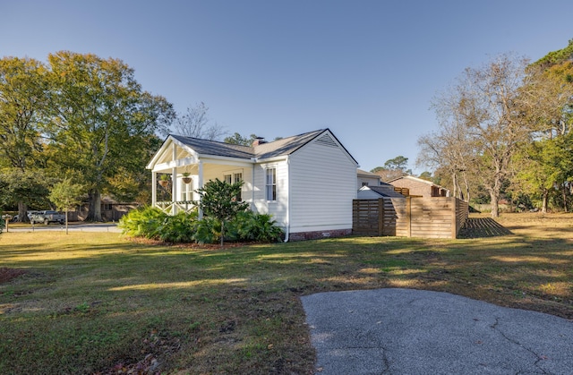 view of side of property featuring a yard