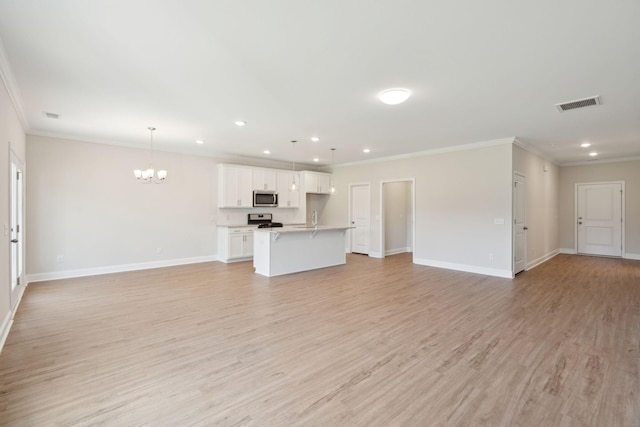 unfurnished living room featuring an inviting chandelier, light wood-type flooring, visible vents, and baseboards