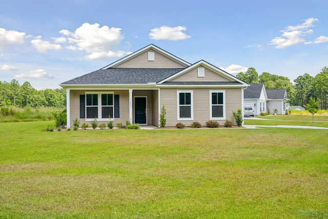 view of front of home featuring a front lawn and roof with shingles