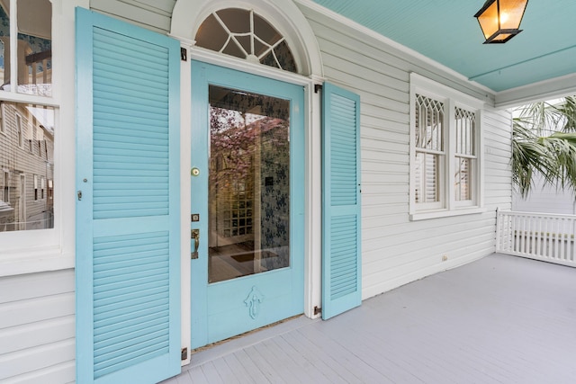 property entrance featuring covered porch