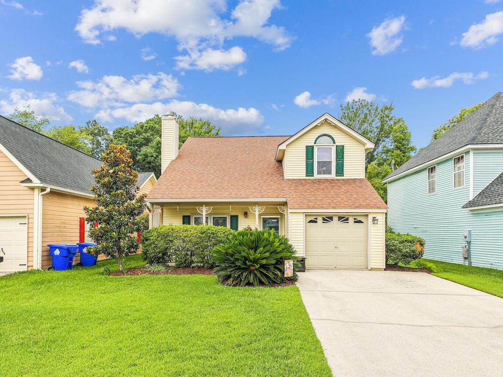 view of front of home with a front lawn