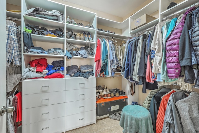 spacious closet with light tile patterned flooring