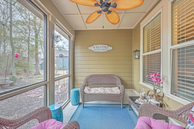 sunroom featuring ceiling fan