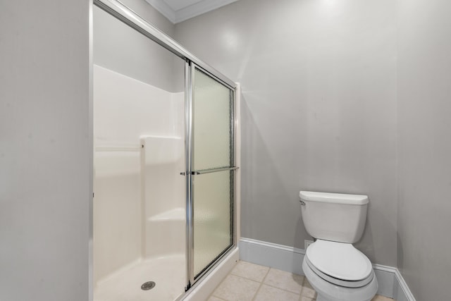 bathroom with toilet, tile patterned floors, a shower stall, and baseboards