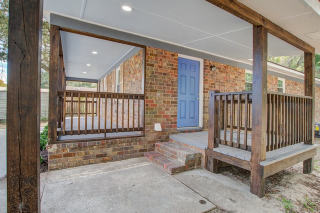 property entrance with covered porch