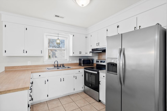 kitchen with visible vents, a sink, stainless steel appliances, under cabinet range hood, and white cabinetry