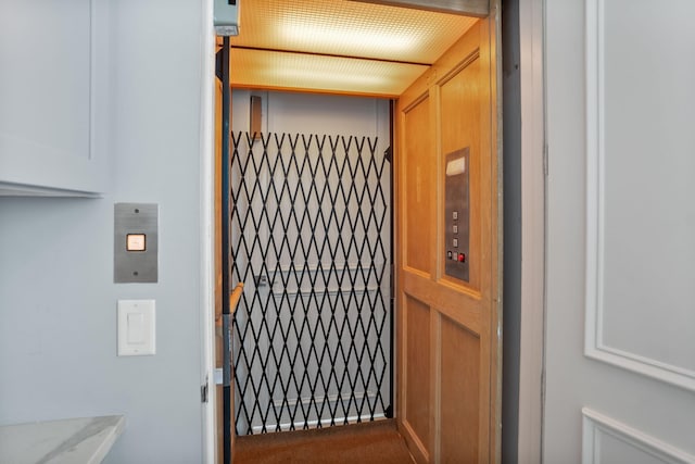 room details with elevator