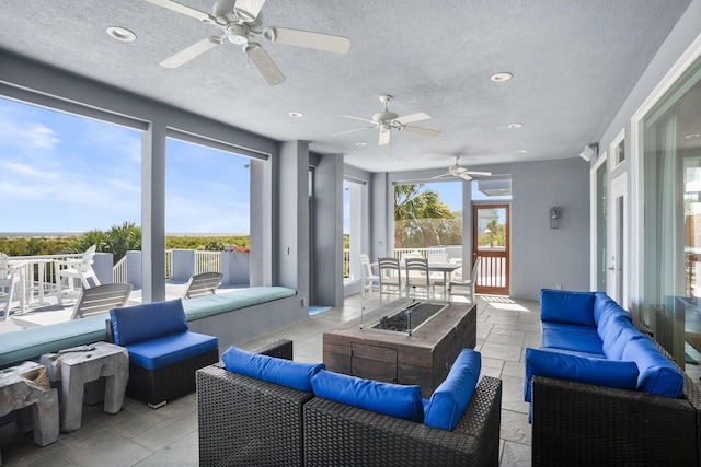 sunroom with ceiling fan