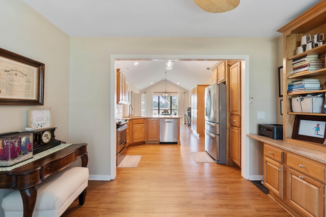 kitchen with sink, kitchen peninsula, stainless steel appliances, lofted ceiling, and light hardwood / wood-style flooring