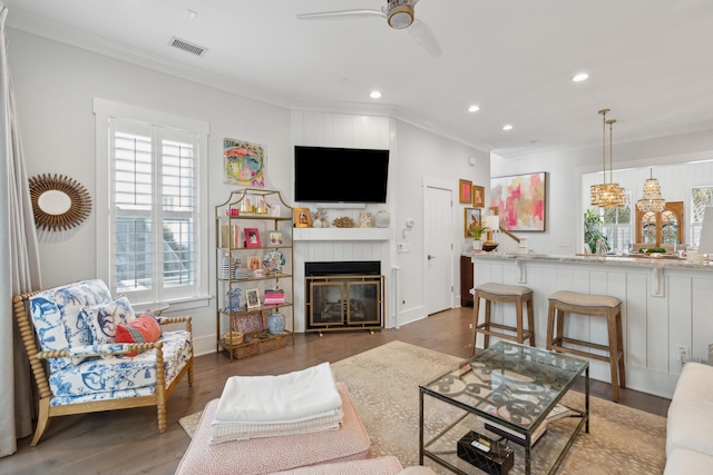 137 Bratton Cir, Mount Pleasant, SC 29464 - living area with crown molding, recessed lighting, ceiling fan, wood finished floors, and a glass covered fireplace