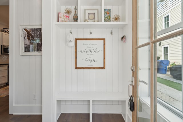 137 Bratton Cir, Mount Pleasant, SC 29464 - mudroom featuring dark wood-style flooring