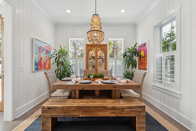 137 Bratton Cir, Mount Pleasant, SC 29464 - dining room featuring wood finished floors, baseboards, a chandelier, crown molding, and recessed lighting