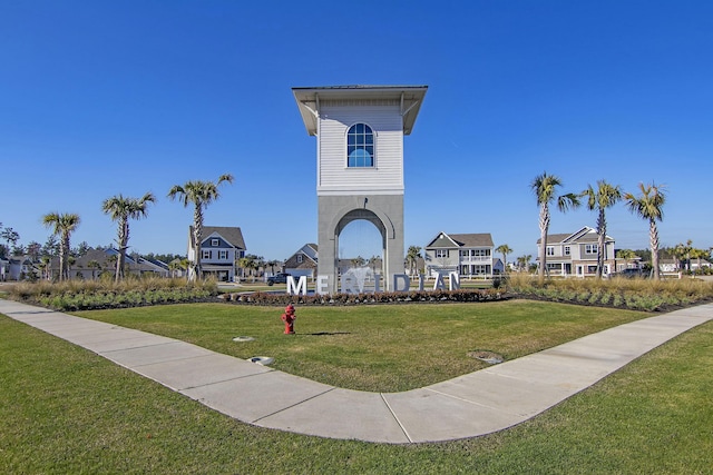 view of property's community featuring a yard