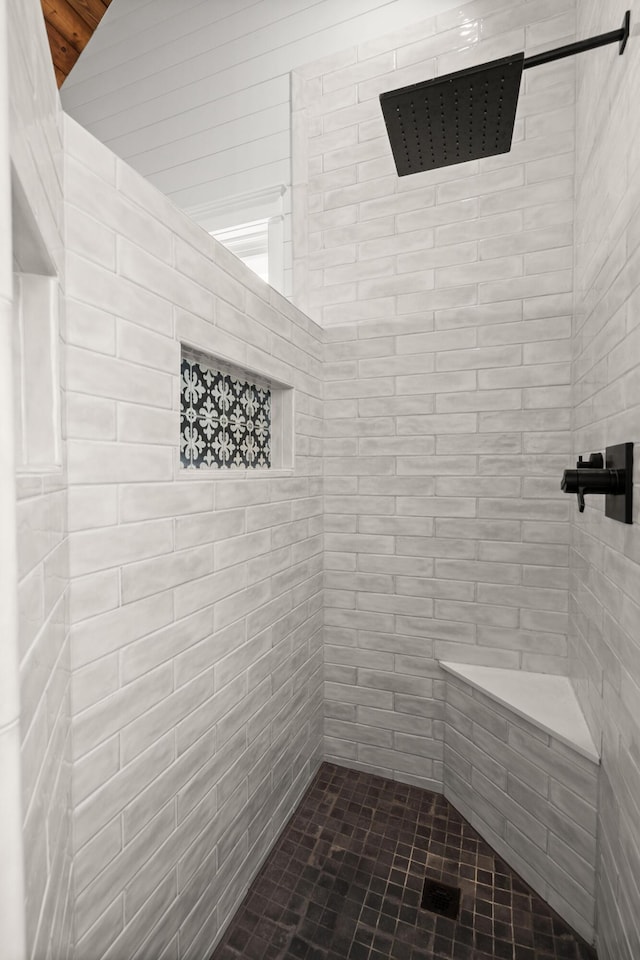 1179 Holly Bend Dr, Mount Pleasant, SC 29466 - bathroom featuring a tile shower