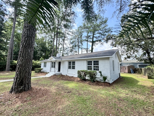 single story home featuring a front yard