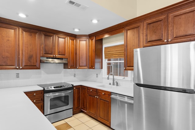 4162 Murrells Inlet Rd, Murrells Inlet, SC 29576 - kitchen featuring stainless steel appliances, under cabinet range hood, a sink, backsplash, and recessed lighting