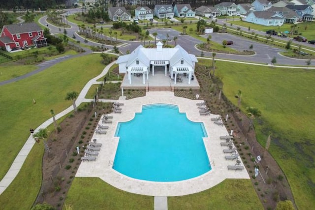 view of swimming pool