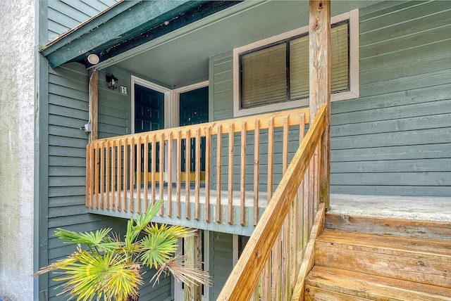 entrance to property featuring a balcony