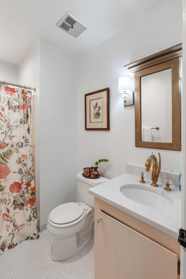 full bathroom with vanity, toilet, and a shower with shower curtain