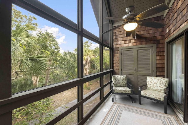 sunroom / solarium featuring ceiling fan