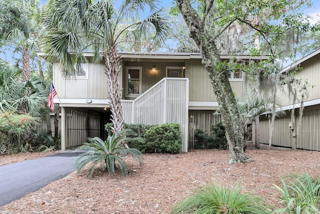 view of front of property featuring a carport