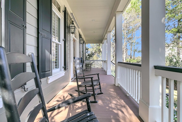 balcony featuring covered porch