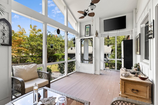 sunroom / solarium featuring vaulted ceiling and ceiling fan