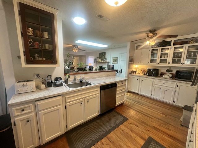 kitchen featuring visible vents, black microwave, ceiling fan, stainless steel dishwasher, and a sink