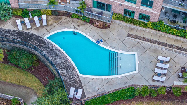 view of swimming pool