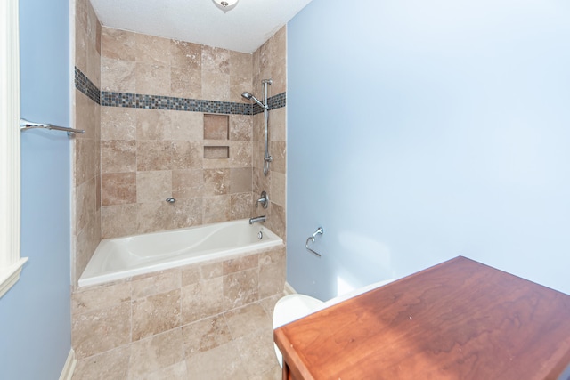 bathroom with tiled shower / bath