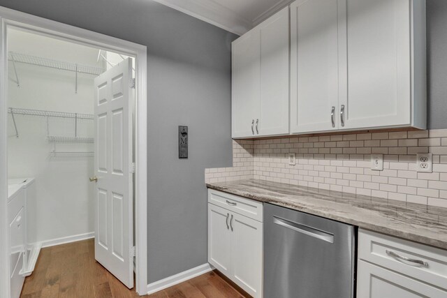 dining room featuring crown molding, ceiling fan, and wood-type flooring