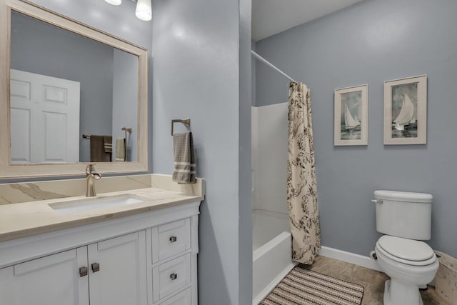 full bath with shower / bath combo with shower curtain, toilet, vanity, and baseboards