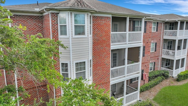 exterior space featuring a balcony