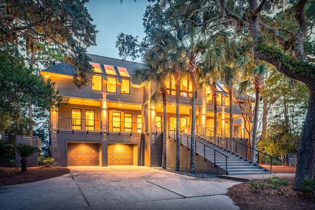 view of front facade featuring a garage