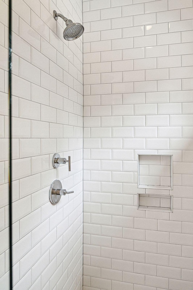 full bath featuring tiled shower