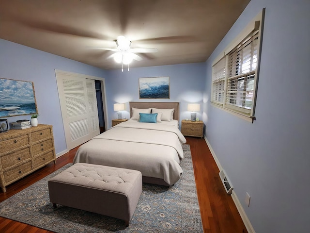 bedroom featuring visible vents, baseboards, wood finished floors, and a ceiling fan