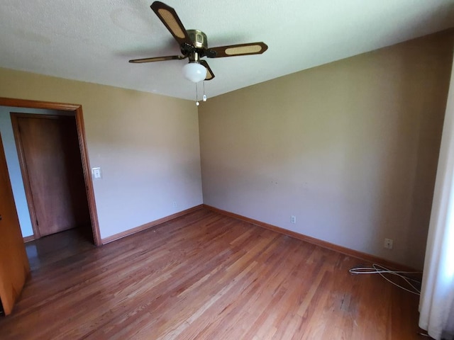 unfurnished room featuring light wood-style flooring, baseboards, and ceiling fan