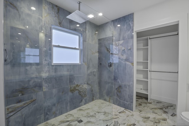 bathroom featuring tiled shower