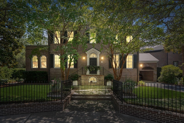 view of front of house featuring a front yard