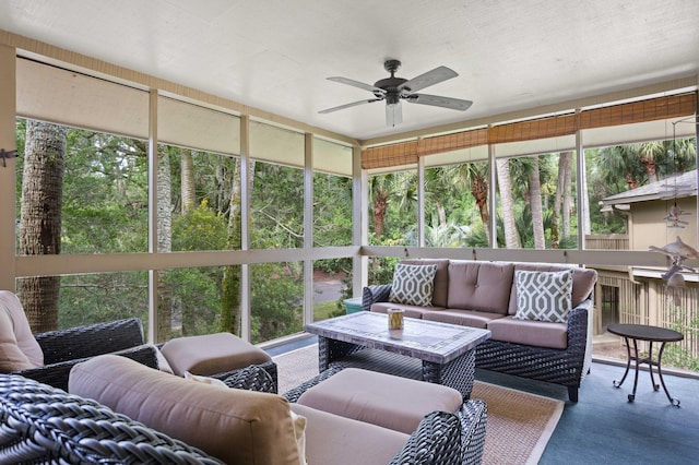 sunroom with ceiling fan