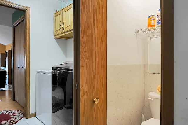 laundry room featuring light tile patterned floors and washing machine and clothes dryer