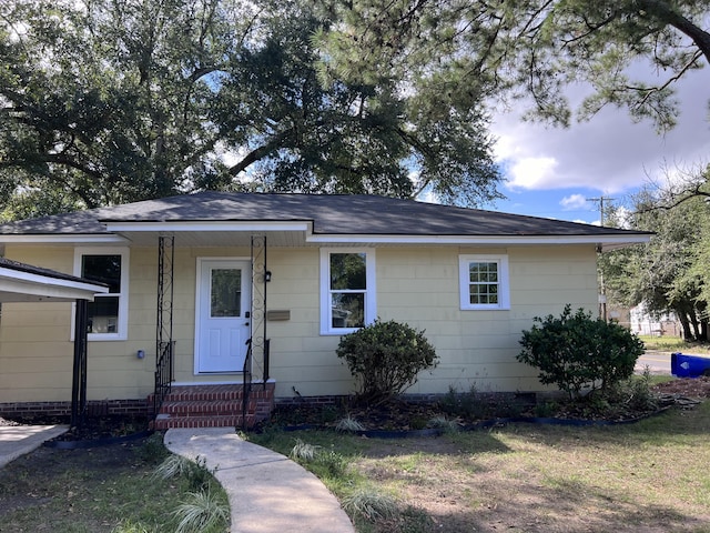 view of front of home featuring a front lawn and crawl space