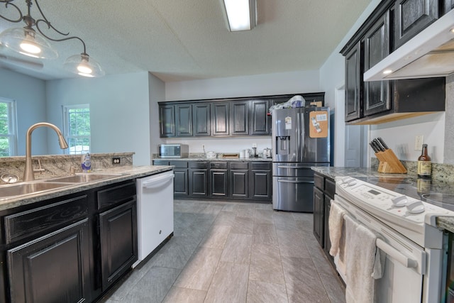 106 Trimley Ct, Goose Creek, SC 29445 - kitchen featuring stainless steel appliances, a sink, under cabinet range hood, dark cabinets, and pendant lighting
