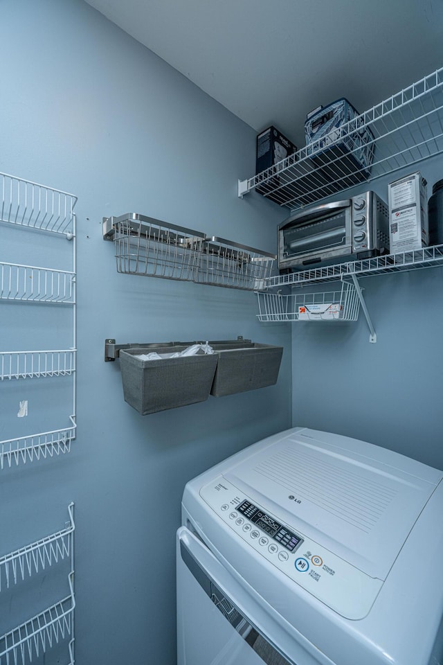 laundry area featuring washer / dryer