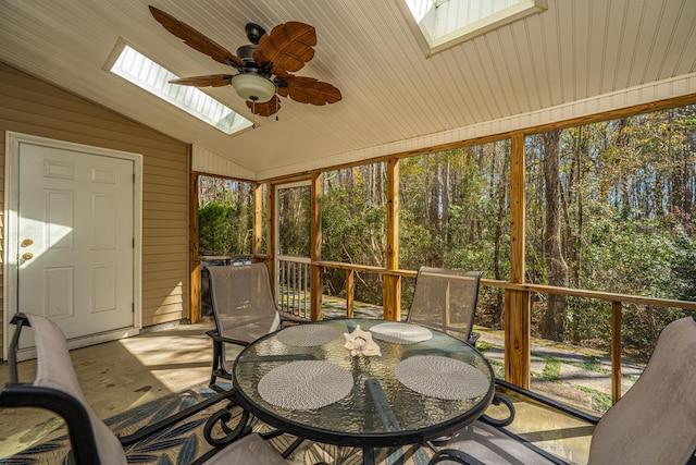 sunroom / solarium featuring ceiling fan and vaulted ceiling with skylight