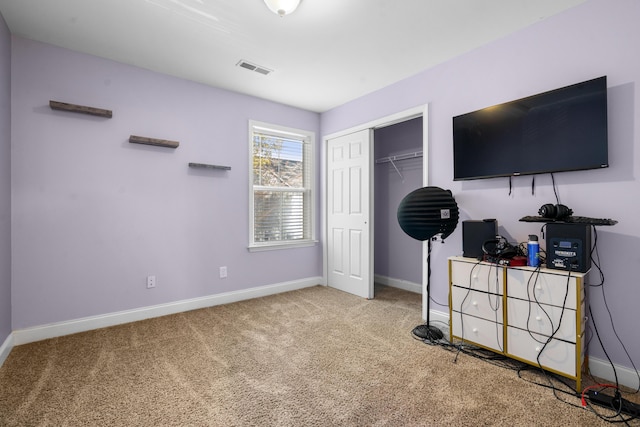 bedroom with carpet flooring and a closet